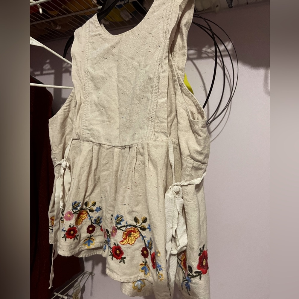 Embroidery blouse - Picture 4 of 5